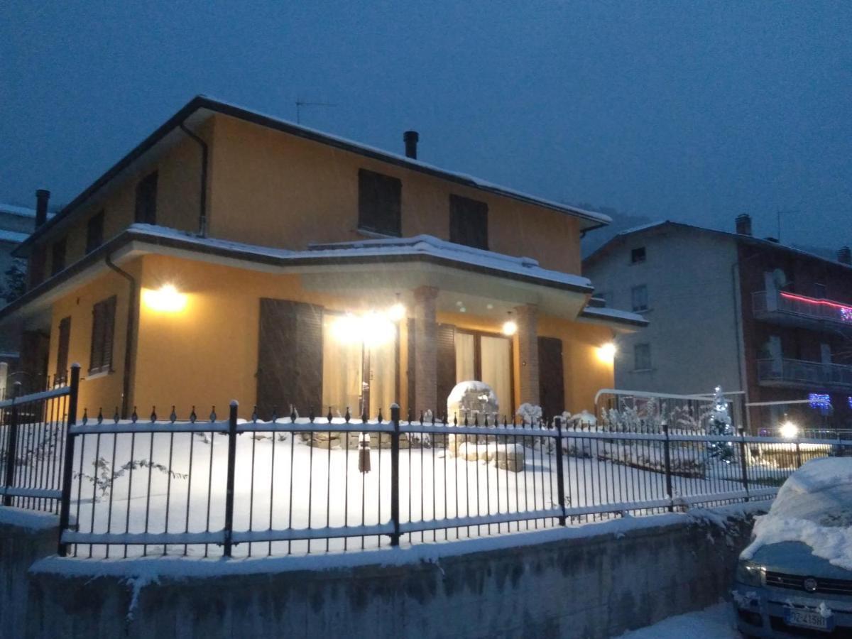 Fossato di Vico Il Risveglio Dei Sensiヴィラ エクステリア 写真